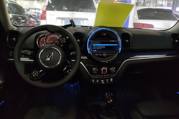Used MINI Countryman 2019 1.5T COOPER ALL4 Artist Weekend Travel Edition Center Console