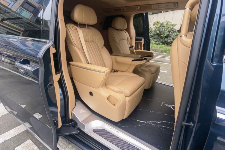 Used VOYAH Dream 2025 PHEV Four-Wheel-Drive Flagship Kunpeng Edition
