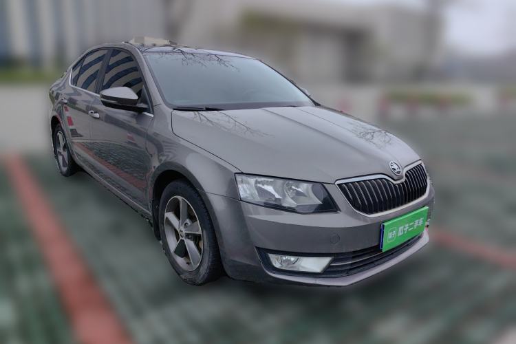 Used Skoda Octavia 2016 1.6L Manual Smart Drive Version Front Right 45 Deg