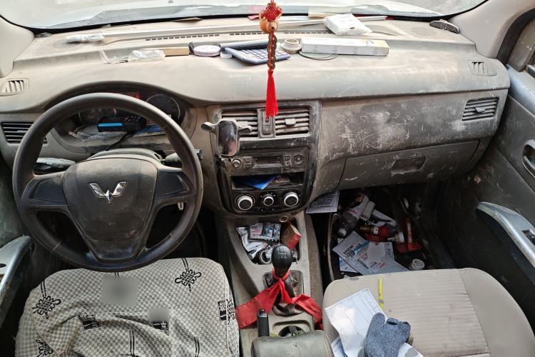 Used Wuling Rongguang V 2018 1.5L Practical Version Center Console