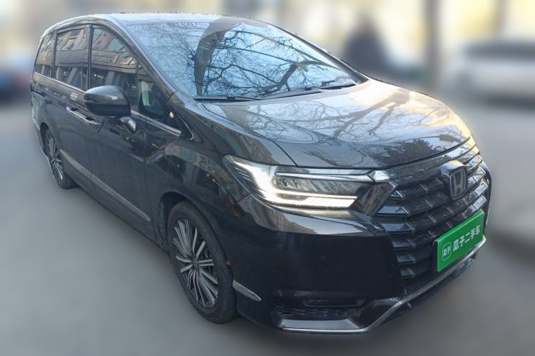 Used Honda Elysion 2024 2.0L eHEV Luxury Edition Front Right 45 Deg