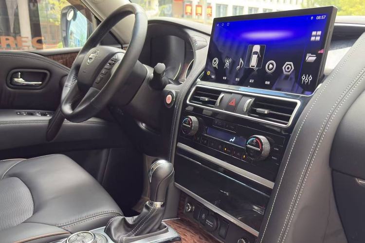 Used Nissan Patrol 2018 5.6L Standard Version Interior 3