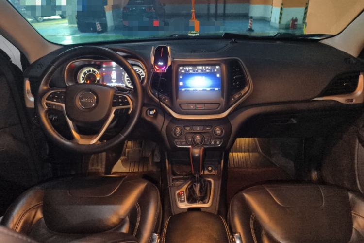 Used Jeep Cherokee 2016 2.0L Superior Edition
