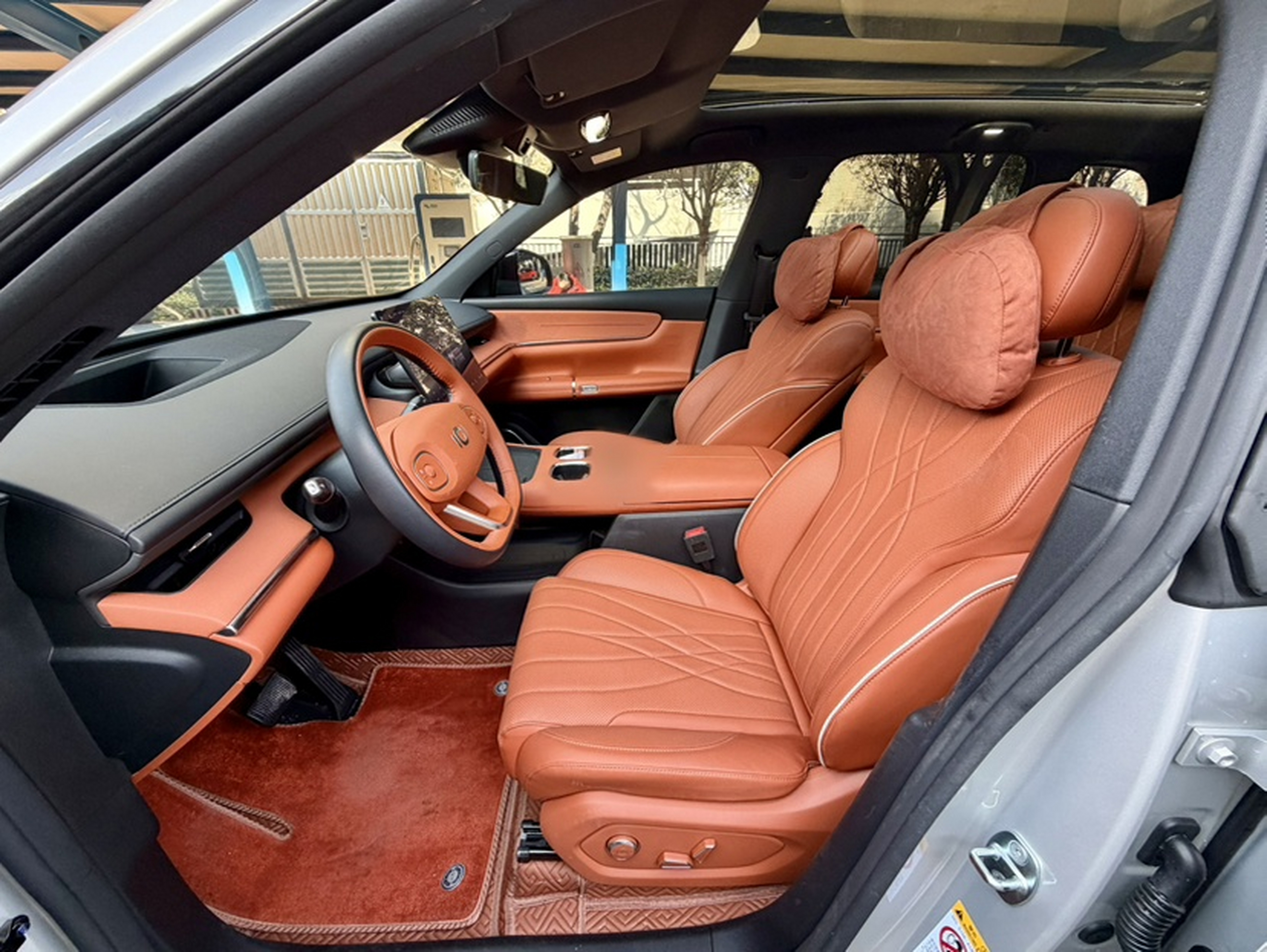 Переднее сиденье в автомобиле