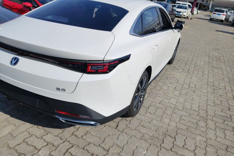 Used Changan Eado 2025 Blue Whale 1.5T 500Bar Prestige Model
