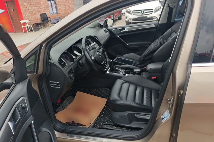 Used Volkswagen Golf 2015 1.4TSI Automatic Luxury Model Left Front Seat