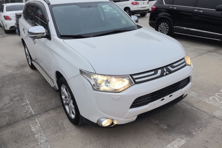 Used Mitsubishi Outlander 2013 2.4L 4x4 Luxury Navigation Edition 5 Seats