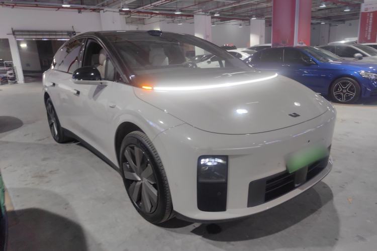 Used Li Auto i6 2025 Model Two-Wheel-Drive Standard Type Front Right 45 Deg