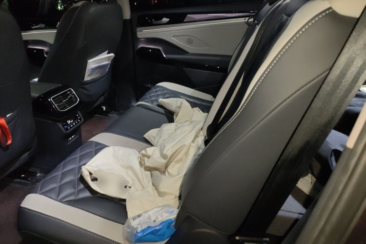 Used Volkswagen ID.6 CROZZ 2022 Long-Range Lite PRO Edition Left Rear Seat