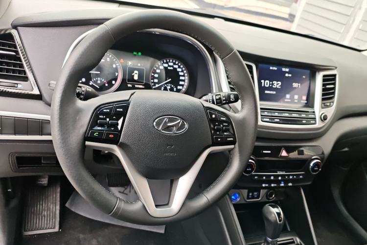 Used Hyundai Tucson 2018 1.6T Dual-Clutch Two-Wheel Drive 15th Anniversary Special Edition Steering Wheel
