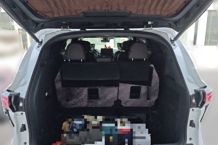 Used Toyota SIENNA 2021 2.5L Hybrid Platinum Edition Trunk