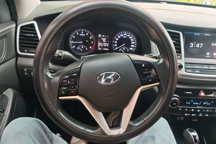 Used Hyundai Tucson 2015 1.6T Dual-Clutch Two-Wheel-Drive Smart Model Steering Wheel
