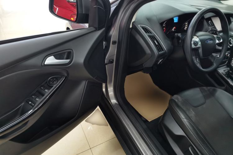 Used Ford Focus 2012 Sedan 1.6L Automatic Fashion Edition