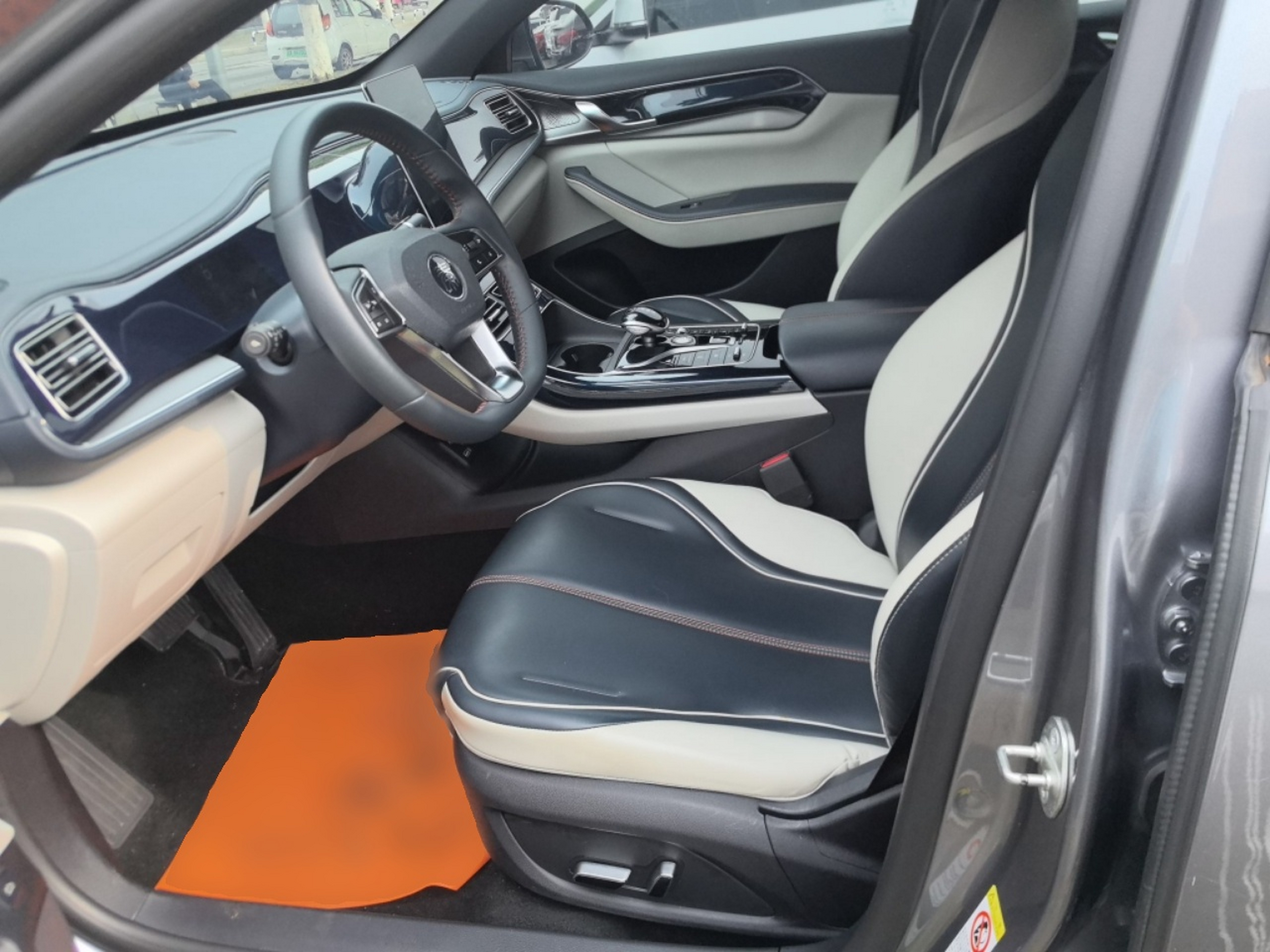 Переднее сиденье в автомобиле