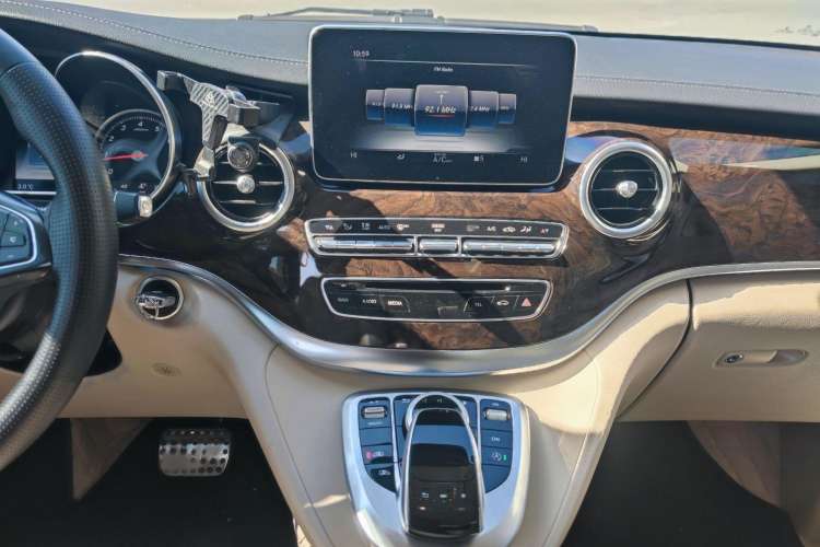 Used Mercedes-Benz V-Class 2016 V 260 L Prestige Extended Edition Interior 3