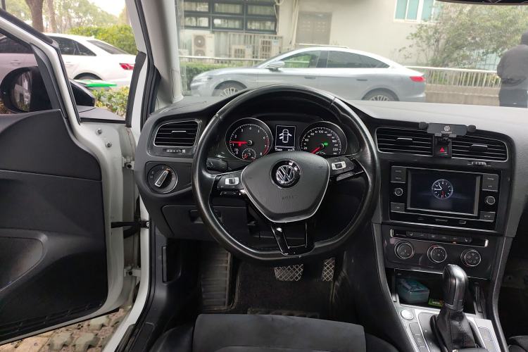 Used Volkswagen Golf 2018 230TSI Automatic Luxury Version Steering Wheel