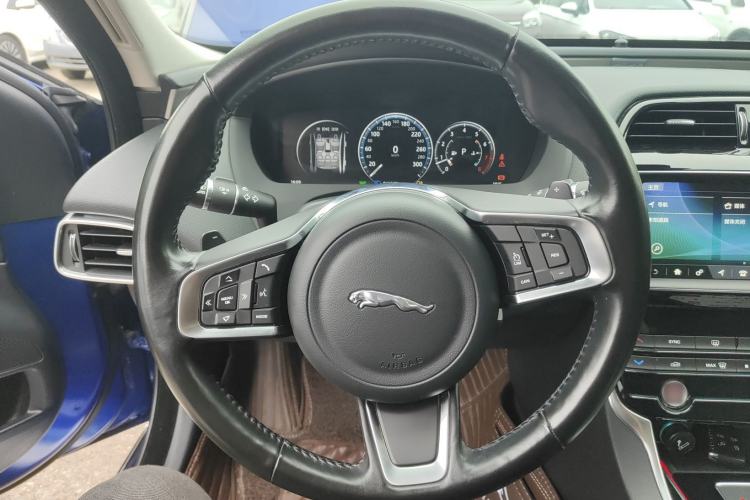 Used Jaguar XEL 2019 2.0T 200 PS Deluxe Edition Steering Wheel