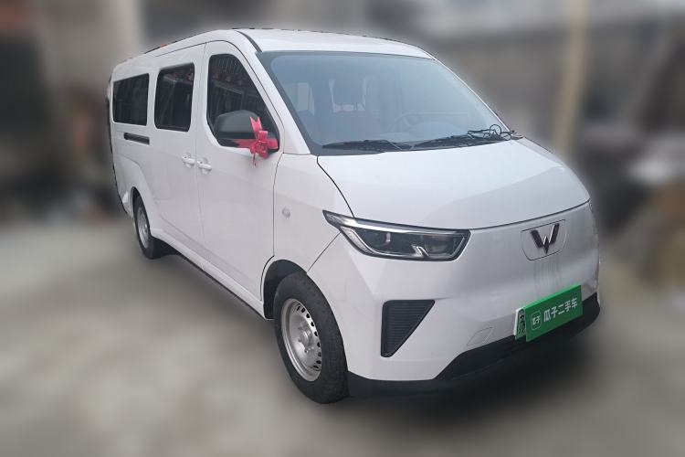 Used Wuling Yangguang 2024 300KM Comfort Version Passenger Van 75kW