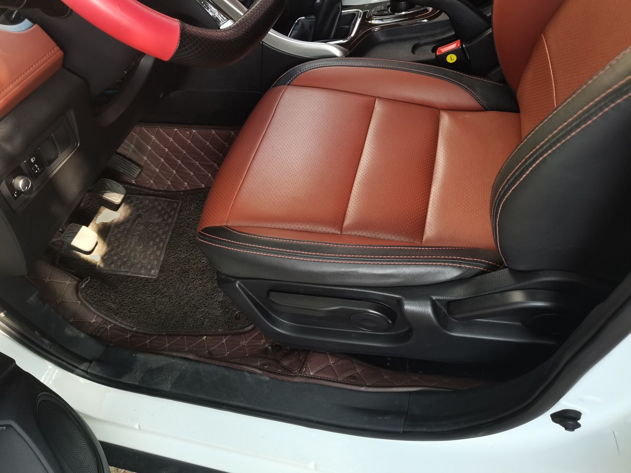 Переднее сиденье в автомобиле