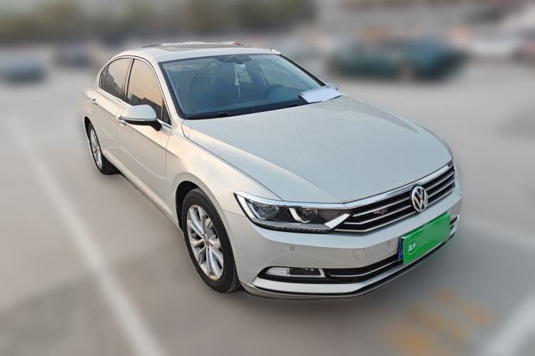 Used Volkswagen Magotan 2017 380TSI DSG Luxury Model Front Right 45 Deg