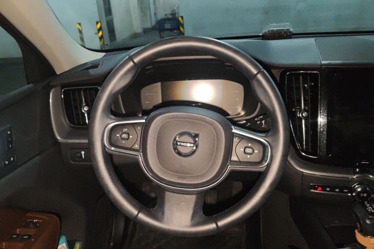 Used Volvo XC60 2019 T5 4x4 Smart Edition China VI Standard