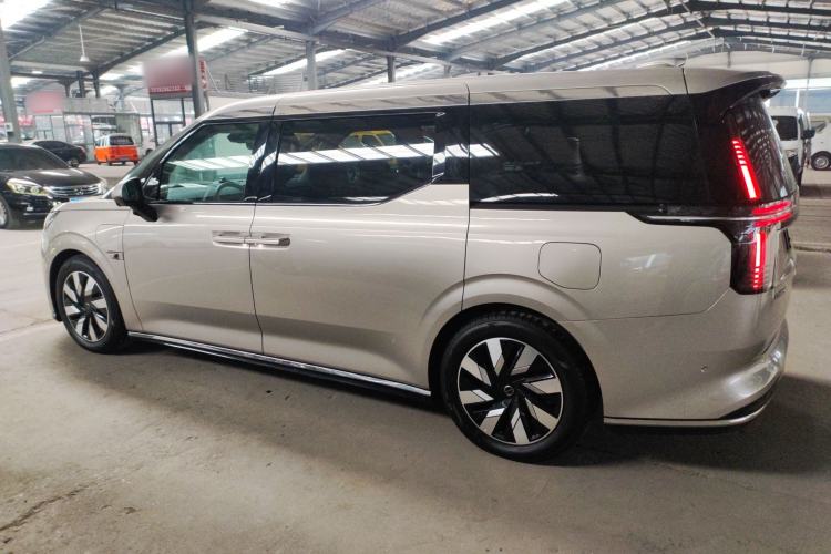 Used Volvo EM90 2025 Ultra Six-Seater