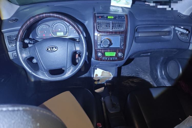 Used Kia Sportage 2011 2.0L Automatic Two-Wheel Drive GLS Center Console