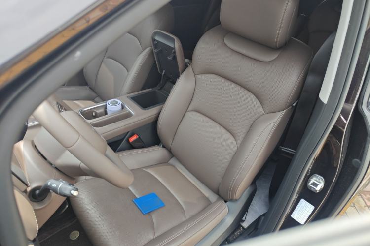 Used Wuling Starlight 730 2025 Model Plug-in Hybrid 125km Luxury Edition
