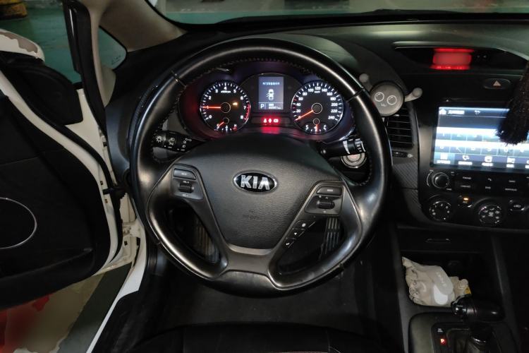 Used Kia K3 2013 1.6L Automatic GLS Steering Wheel