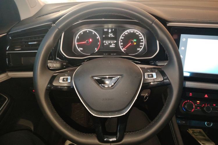 Used Jetta VS5 2024 280TSI Automatic Pioneer Edition Steering Wheel