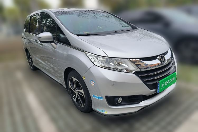 Used Honda Odyssey 2015 Revised 2.4L Luxury Edition Front Right 45 Deg