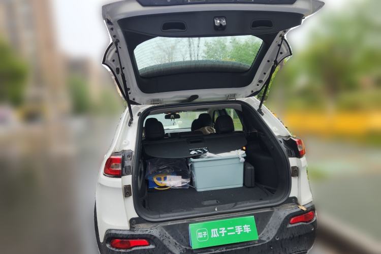 Used Jeep Cherokee 2016 2.4L Leading Smart Version Trunk