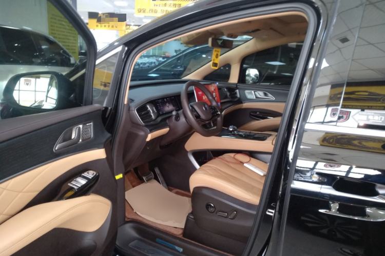 Used Denza D9 2025 DM-i Intelligent Drive 1020 Four-Wheel Drive Flagship Model
