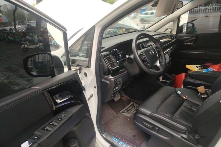 Used Honda Elysion 2019 2.0L Hybrid Luxury Edition Driver Seat