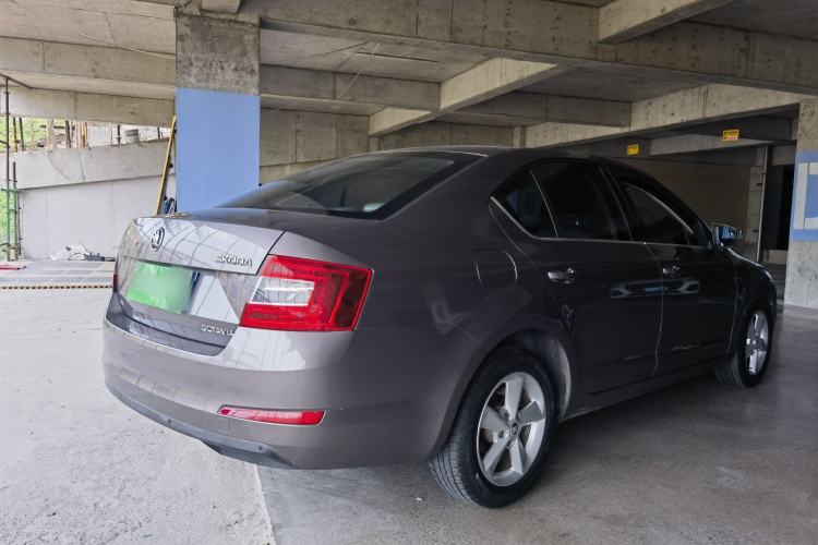 Used Skoda Octavia 2015 1.6L Automatic Yijie Edition Exterior 4