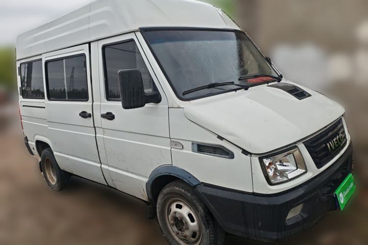 Used Iveco Daily 2017 2.5T A35 Low-Roof 5-7 Seater Passenger Van 47Z5