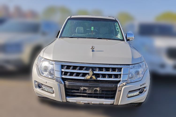 Used Mitsubishi Pajero  Front