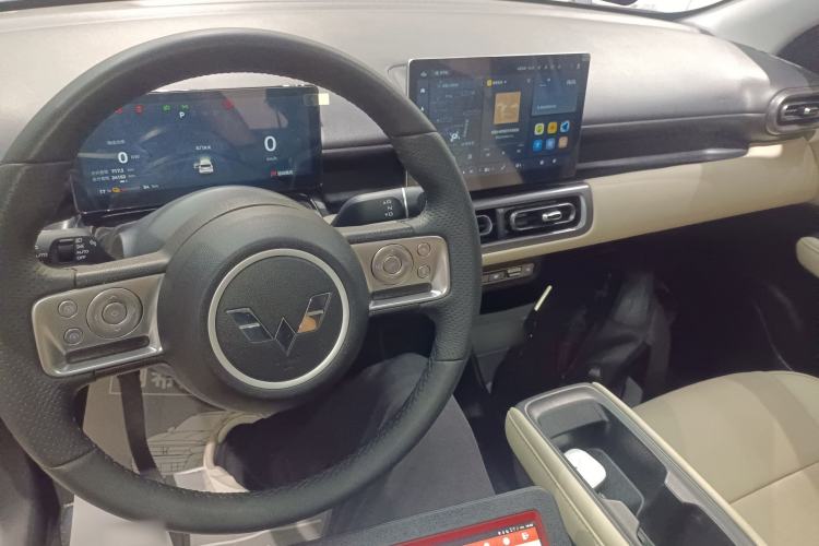 Used Wuling Bingo PLUS 2024 330 km Range Five-Seater Version Center Console