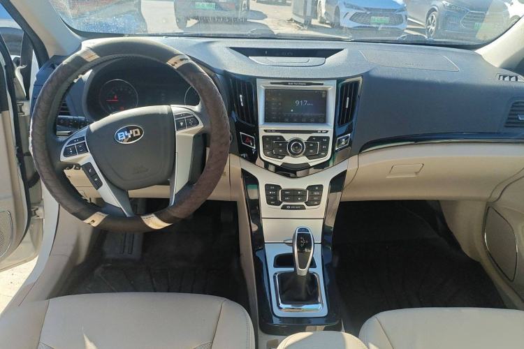 Used BYD e5 2018 450 Smart Connect Deluxe Edition
