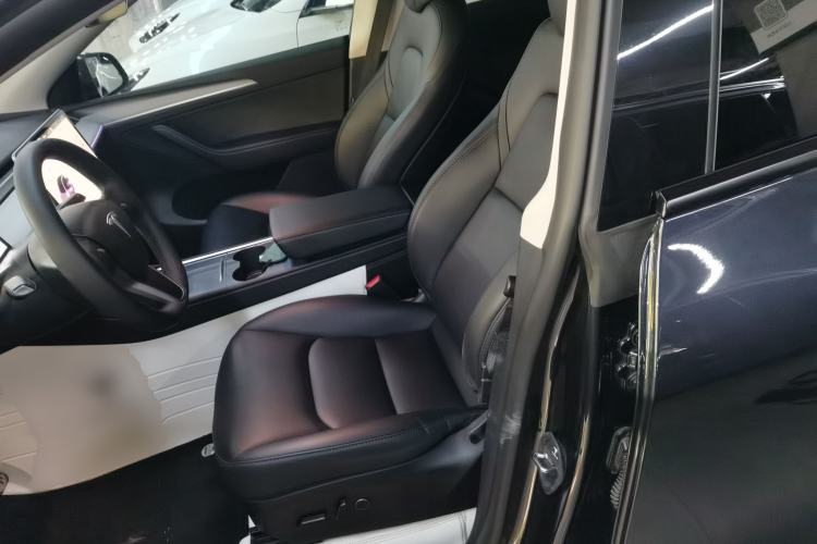 Used Tesla Model Y 2024 Long-Range All-Wheel-Drive Version Left Front Seat