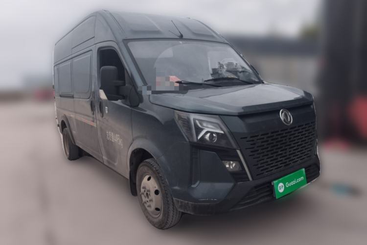 Used Dongfeng Yufeng 2023 V9+ 2.3T Manual Rear-Drive Dual Rear Tires Long Wheelbase High-Roof 3-Seater Cargo Van Front Right 45 Deg