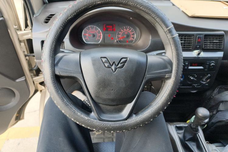 Used Wuling Rongguang 2021 1.5L Extended Standard Version with Air Conditioning – L3C Steering Wheel