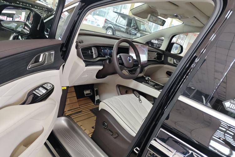 Used Denza D9 2024 DM-i 980 Four-Wheel Drive Flagship Model
