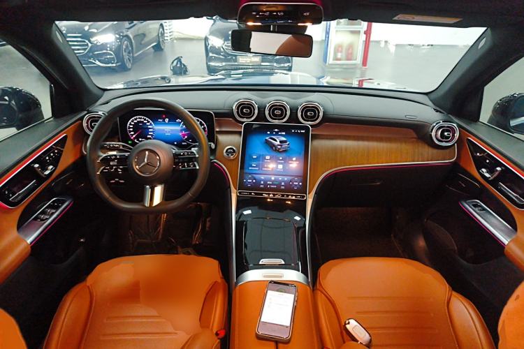 Used Mercedes-Benz GLC 2023 GLC 300 L 4MATIC Dynamic 7-Seater Center Console