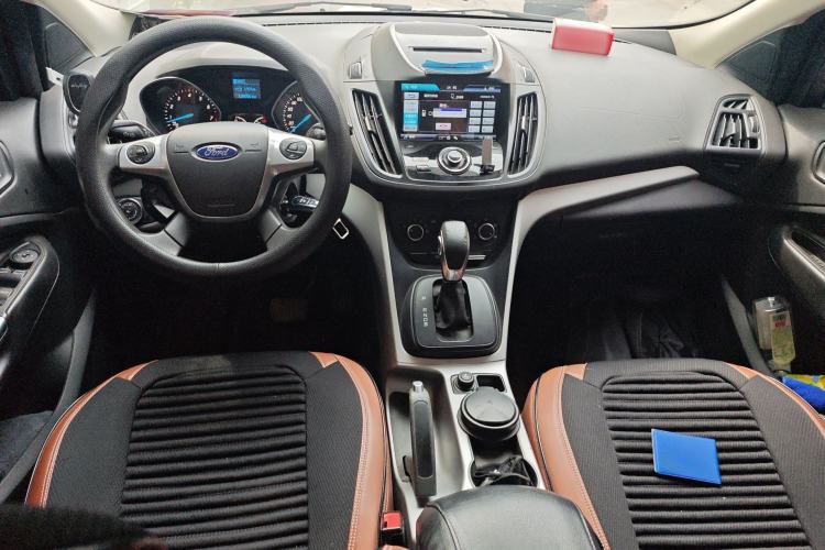 Used Ford Kuga 2013 1.6L GTDi Two-Wheel-Drive Comfort Model Center Console