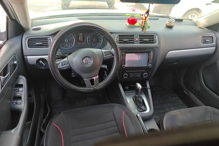 Used Volkswagen Sagitar 2014 1.4TSI Automatic Luxury Model Center Console