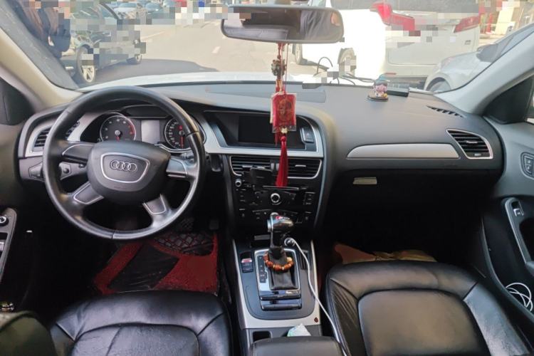 Used Audi A4L 2013 30 TFSI Automatic Comfort Model Center Console