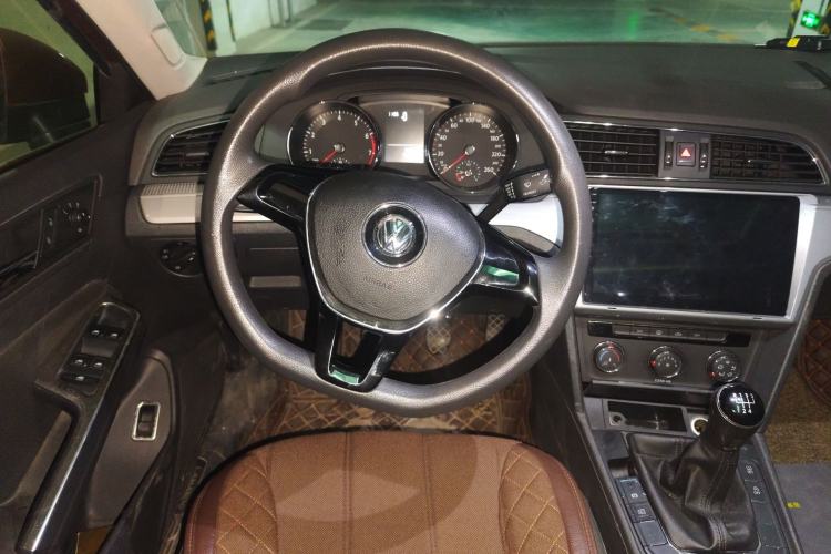 Used Volkswagen Lamando 2017 230TSI Manual Trend Edition
