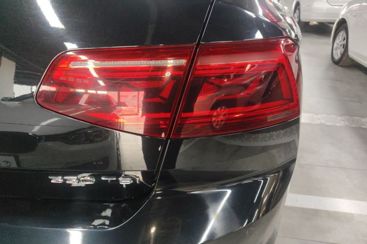 Used Volkswagen Magotan 2020 330TSI DSG Leading Model Right Rear Taillight