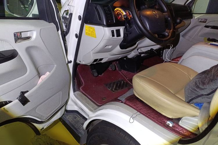 Used Jinbei Hiace 2016 2.0L Luxury Version V19 Driver Seat